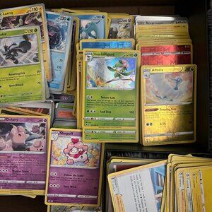 Bundle of 125 Pokemon cards! Like New